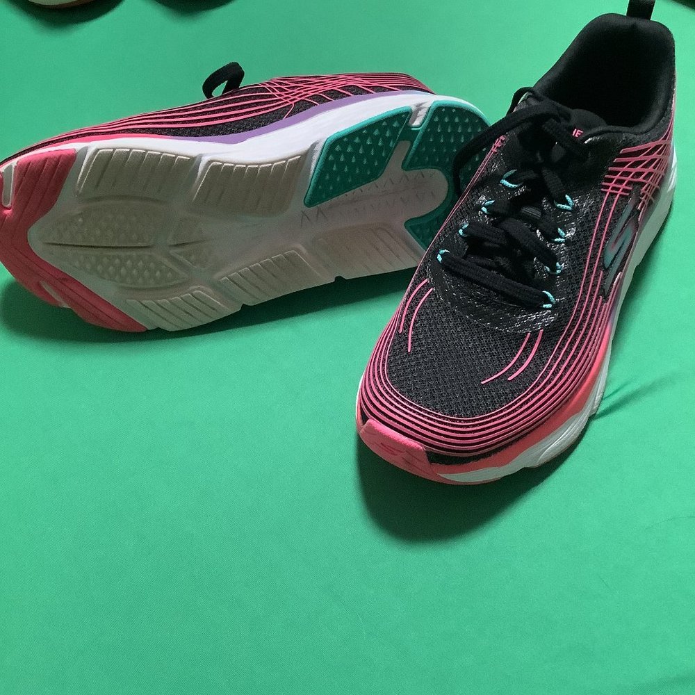 Sketchers ULTRA GO 7.5 (Excellent) (last week here then goes to donations